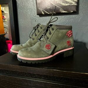 7 1/2 TIMBERLAND WATER PROOF BOOTS